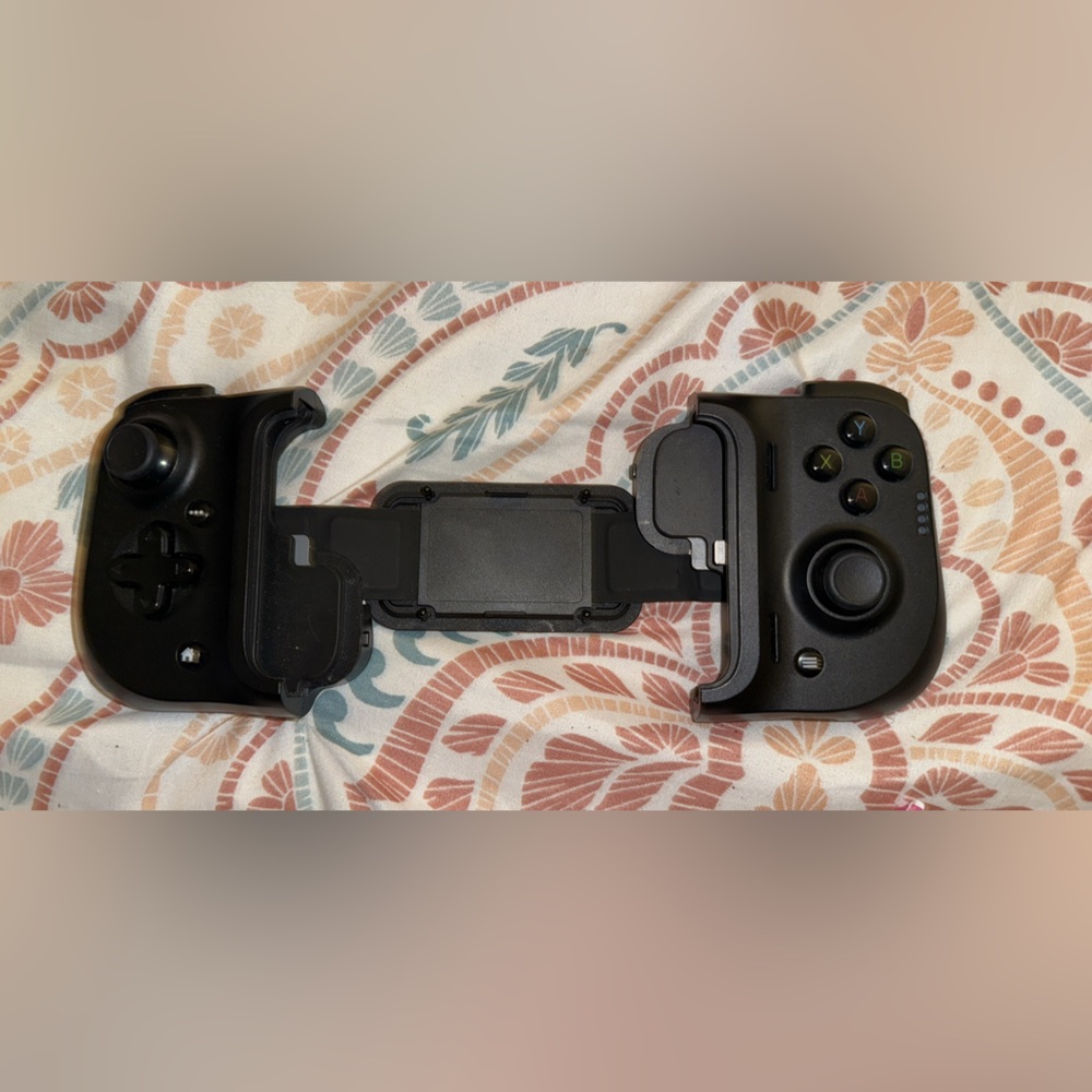 Razer Kishi Mobile Game Controller/Gamepad for iPhone